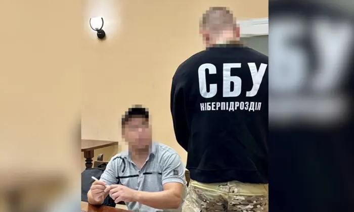 Продавец детских колясок во время задержания
