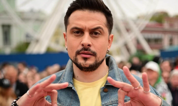 Host of 'Karaoke on Maidan' after surgery