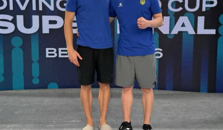 Ukrainian divers with silver in water