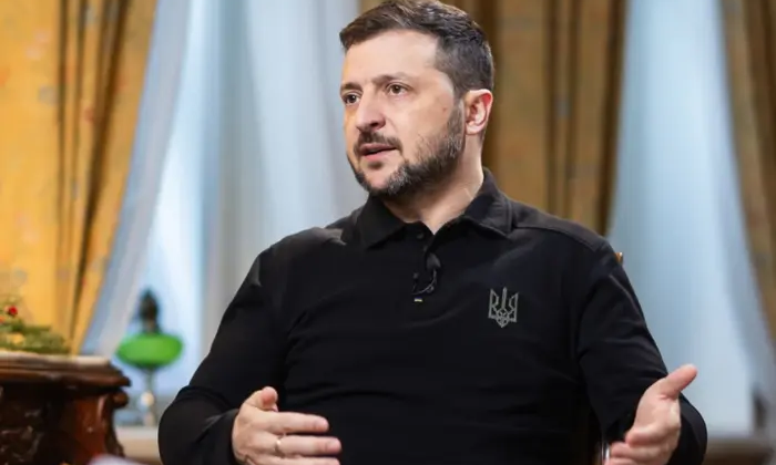 Зеленский и раненый военнослужащий