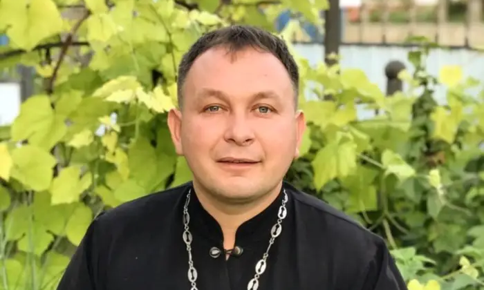 Священник-блогер обсуждает запрет религий на службе