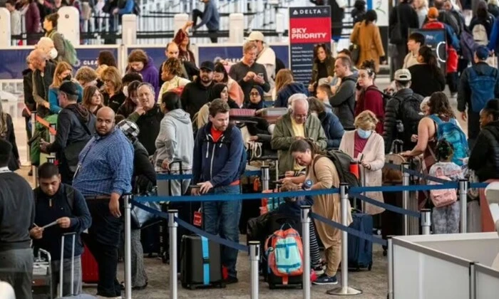 Співробітники аеропорту страйкують у Великдень