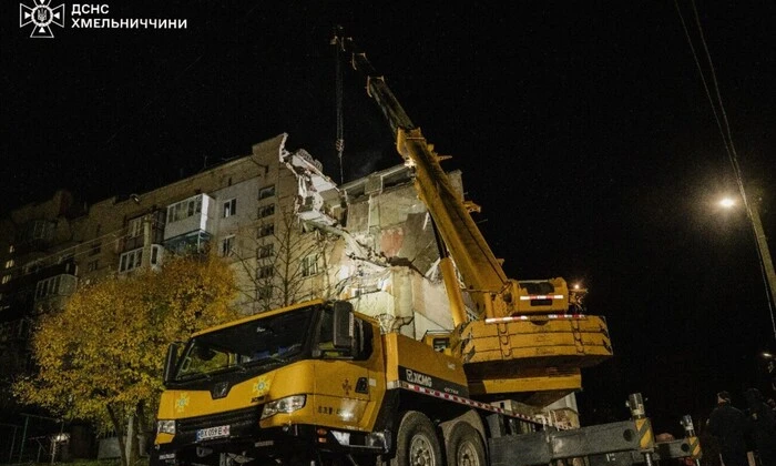 Жінка під завалами в Хмельницькому