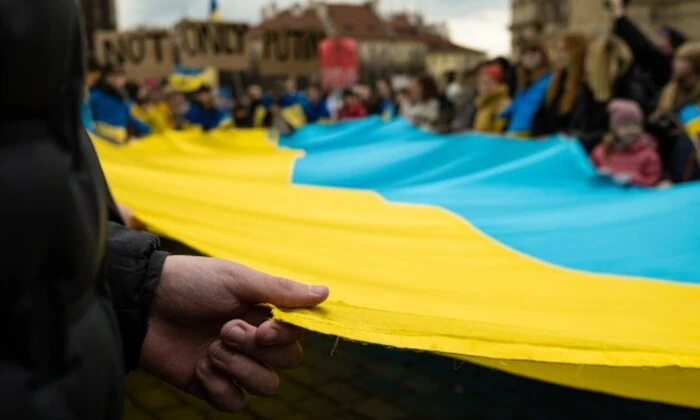 Ілюстрація українського герба та прапора