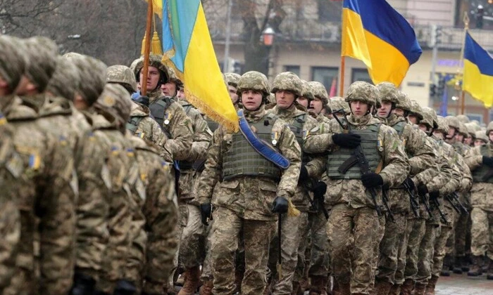 Молодые добровольцы на боевых должностях