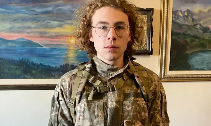 Сын Степана Хмары в форме военного