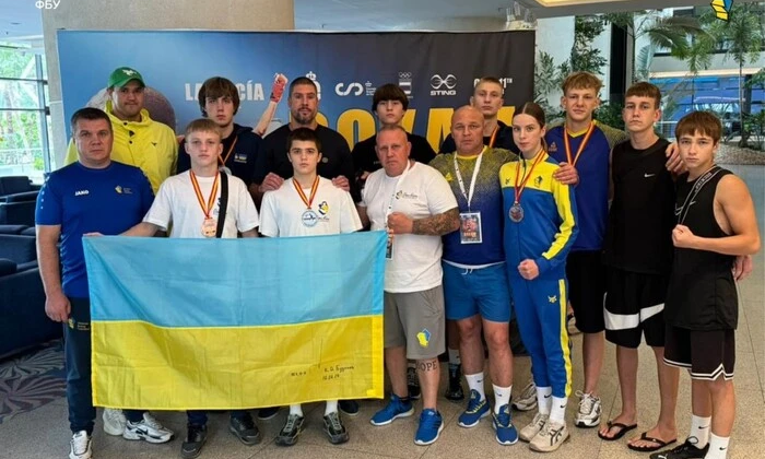 Украинские боксёры на пьедестале с наградами