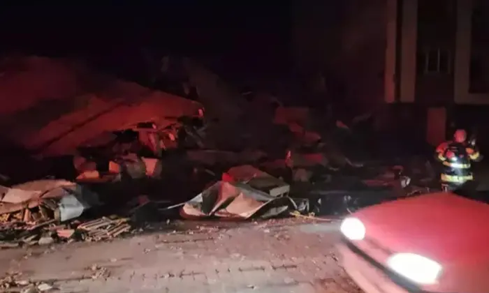 Поврежденные здания в результате землетрясения