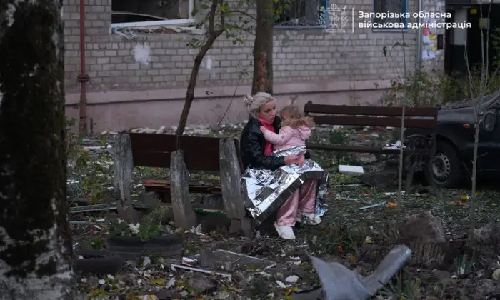 Рятувальні роботи після обстрілу в Запоріжжі