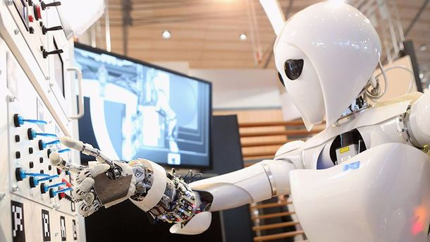 Роботи на фабриці з робототехніки