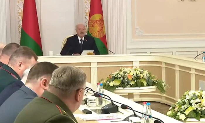 Альтернативний текст для зображення: Лукашенко готує нову програму озброєння та погрожує ракетою Орєшнік