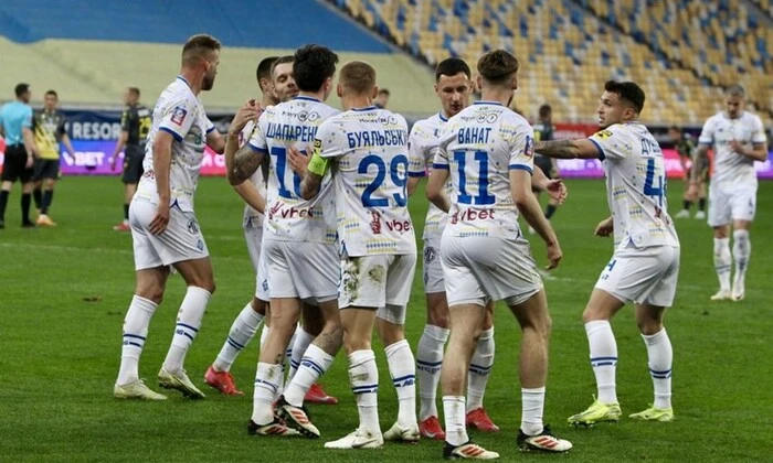 Футбольна команда Динамо досі на полях