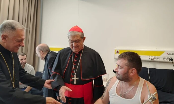 Посланець Папи відвідав поранених захисників