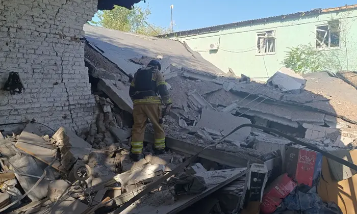 Наслідки вдарів по Запоріжжю: рятувальники показали зруйновані будівлі