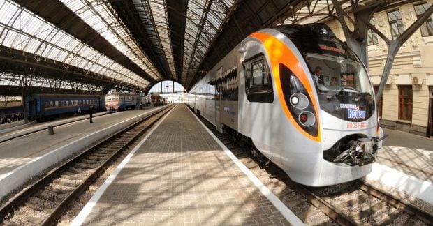 International trains from Kyiv to Khmelnytsky