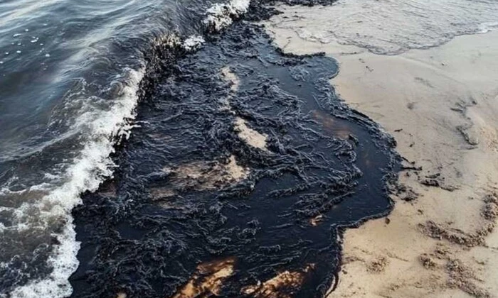 Мазут з російських танкерів наближається до міста