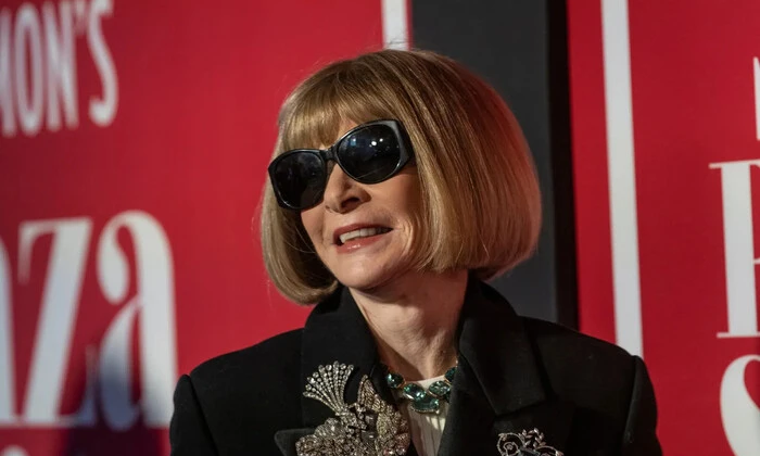 Анна Вінтур у виходить з Vogue