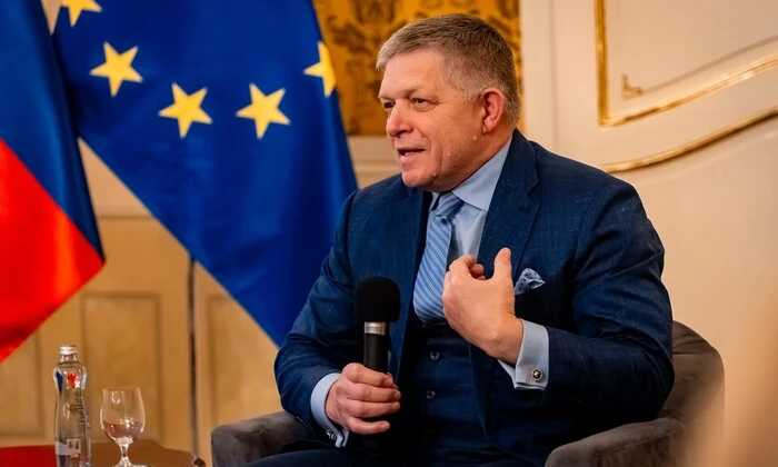 Фицо в аэропорту перед вылетом
