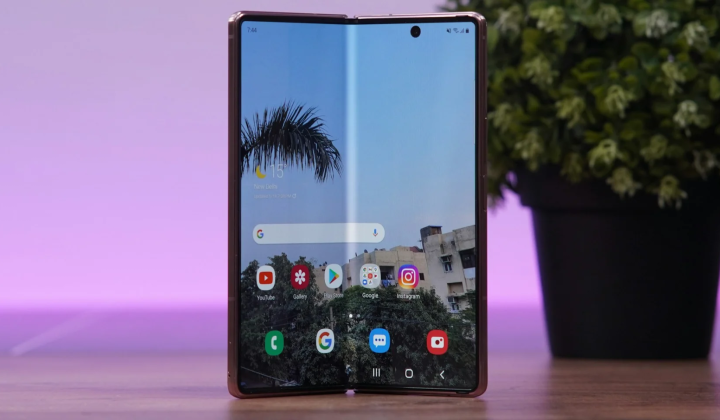 iPhone Duo з двома OLED-дисплеями