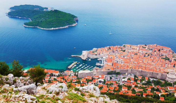 Graph of tourist flow decrease in Croatia