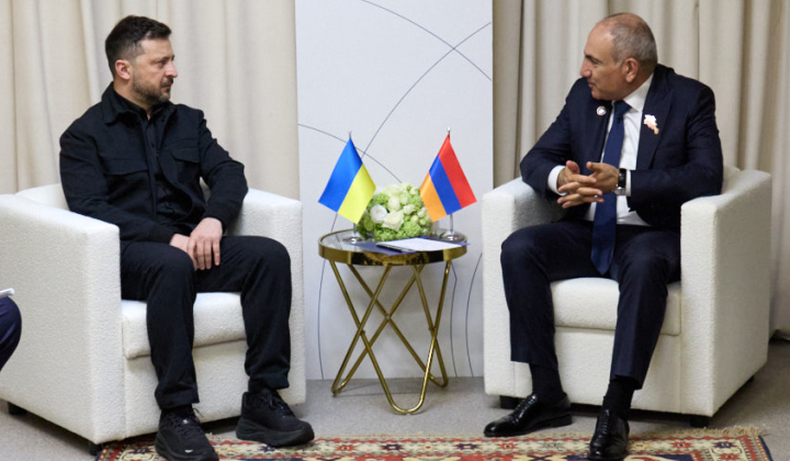 Zelensky in Armenia with Pashinyan