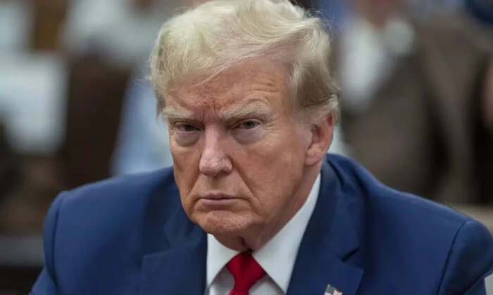 Графік падіння рейтингу Трампа до мінус 24%