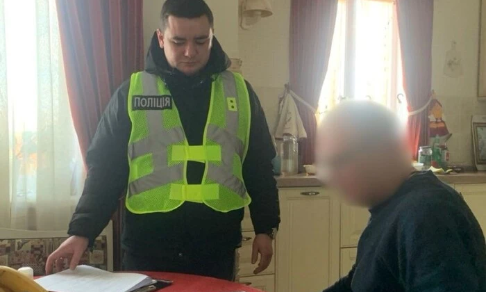 Лікар судиться за втрату зору