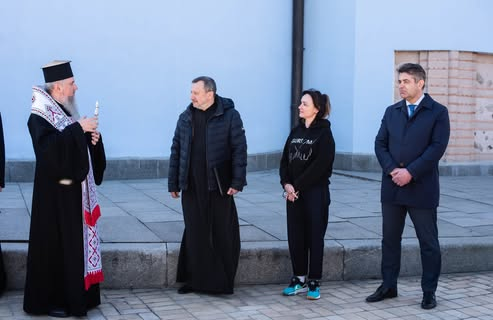 24 единицы медицинского транспорта в Украине