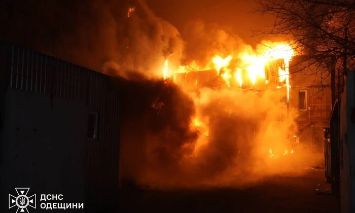 На фото показаны последствия пожара в Одессе