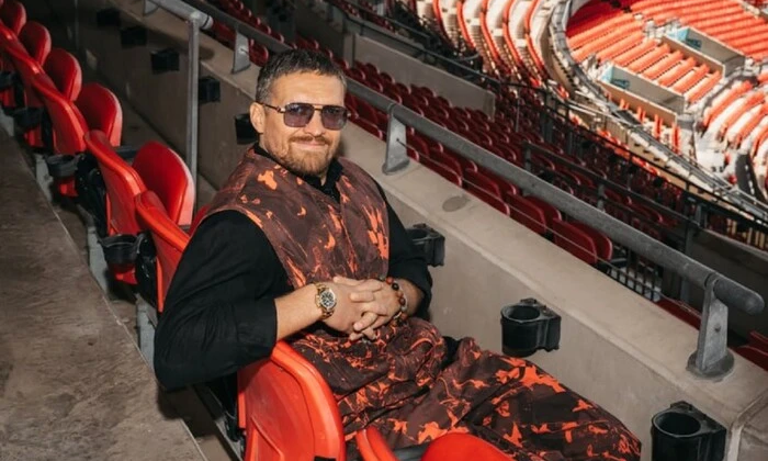 Усик жартома використав фото з Уемблі