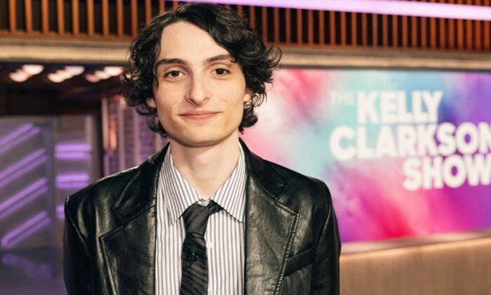 Зірка серіалу «Дивні дива» допомагає Україні