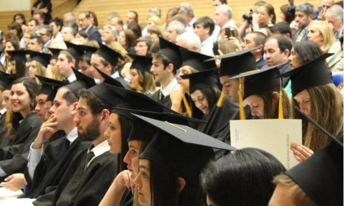 The minimum number of foreigners entered on student visas