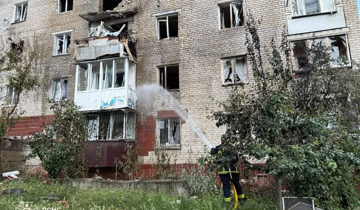 Разрушенное здание в Изюме