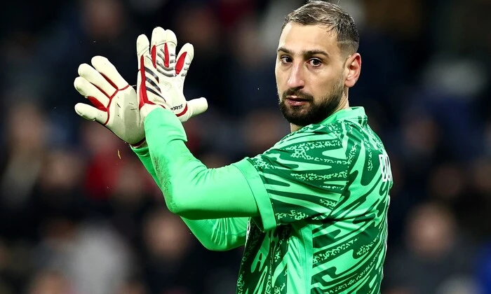 Фото гравця збірної Росії та його взаємодія з воротарем «ПСЖ»