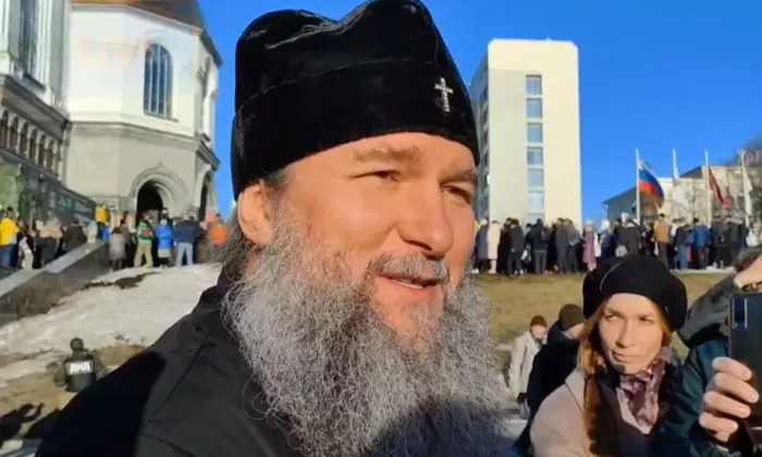 Митрополит РПЦ в рясе