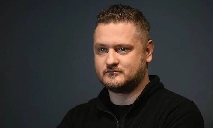 Ролик з флагом Росії і новинами