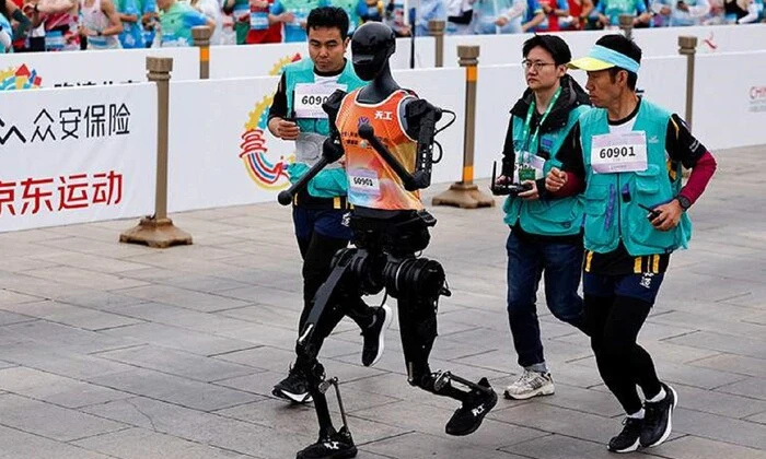 Первый в мире совместный полумарафон людей и роботов-гуманоидов