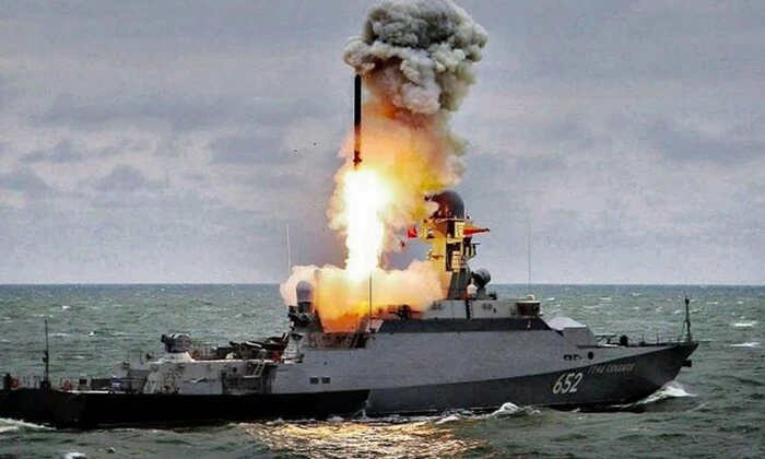 Російський ракетоносій у Чорному морі