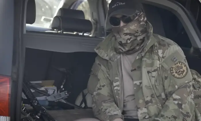 Российские военные испугались бомжа