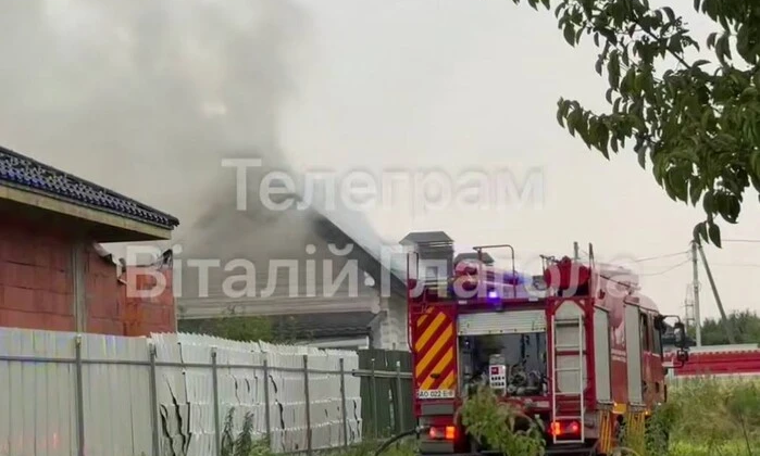 Пожежа в будинку після удару блискавки