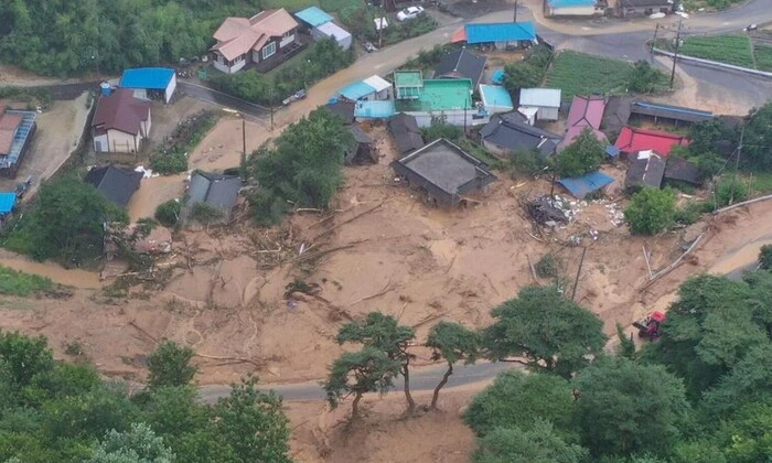 Сильні зливи в Південній Кореї. Жертви
