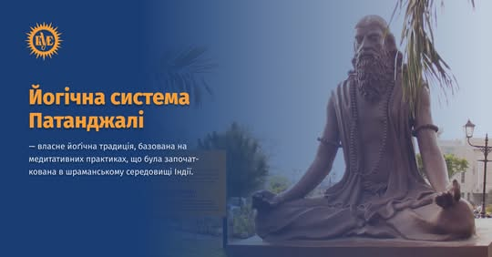 Жінка виконує йогу на природі