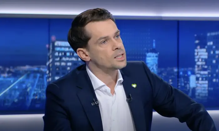 Польский чиновник разговаривает с украинскими представителями