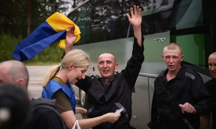 303 українці повертаються з полону