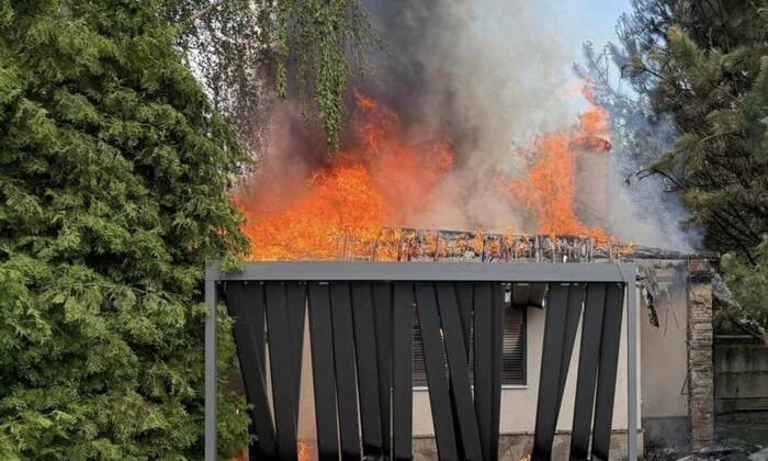 Горіла будівля в Харкові