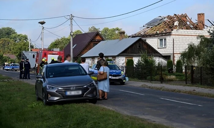 Залишки ракети та дрони знайдені МЗС Польщі