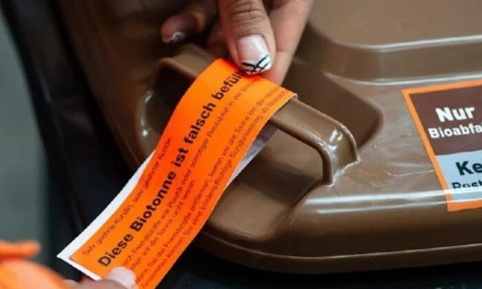 Биополиция проверяет мусорные баки