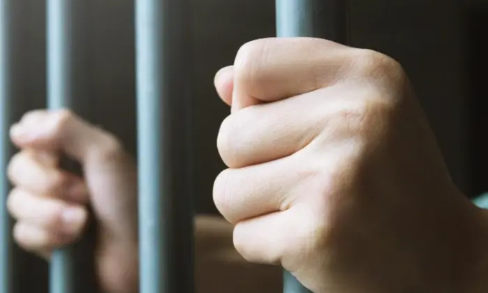 Чоловік зірвав прапор України