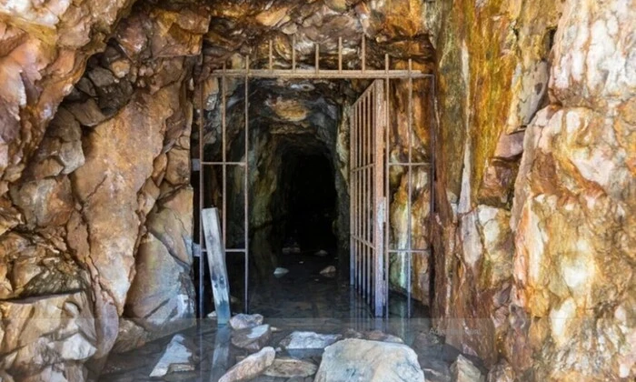 Вода віком 2 мільярди років земля