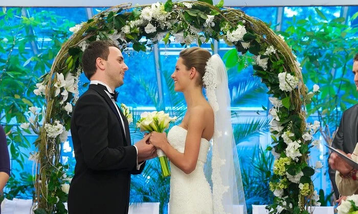 Ведущий шоу «Холостяк» празднует годовщину свадьбы